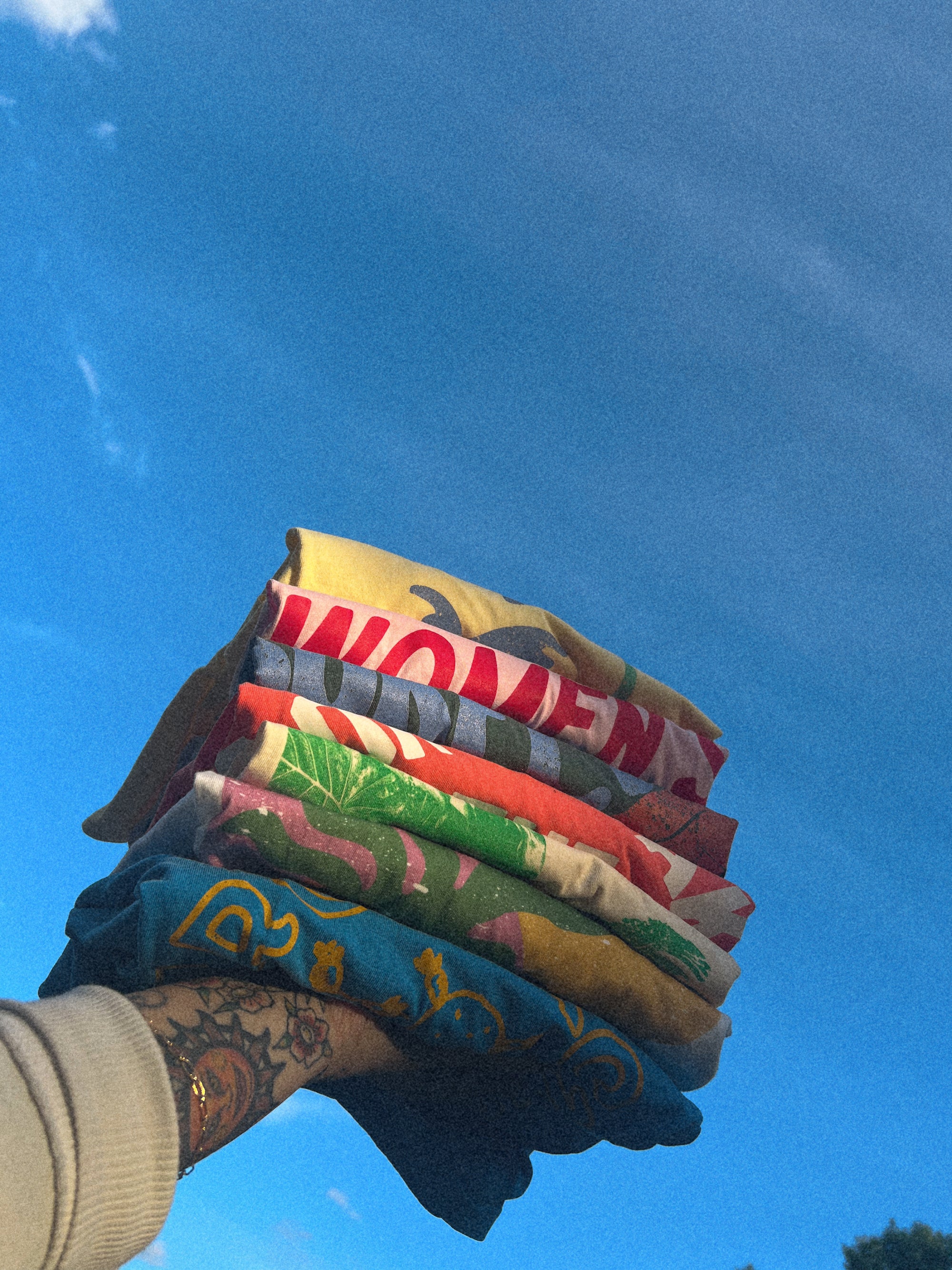 MYSTERY TEE